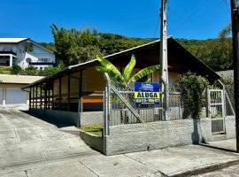 Casa Mista Mobiliada em Laguna