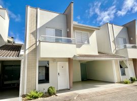 Casa no condomínio San Roman